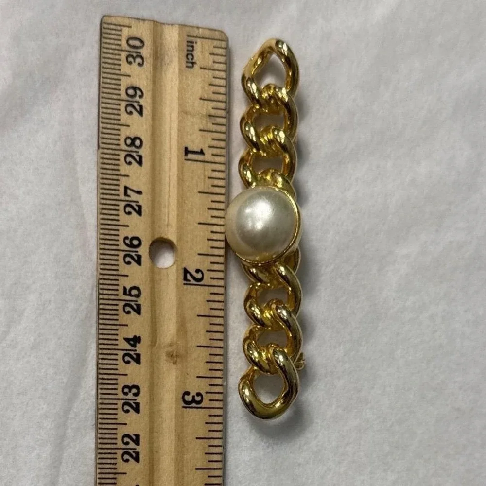 Vintage Gold Tone Chain Link Brooch Faux Pearl Center Bar Pin Classic Minimalist